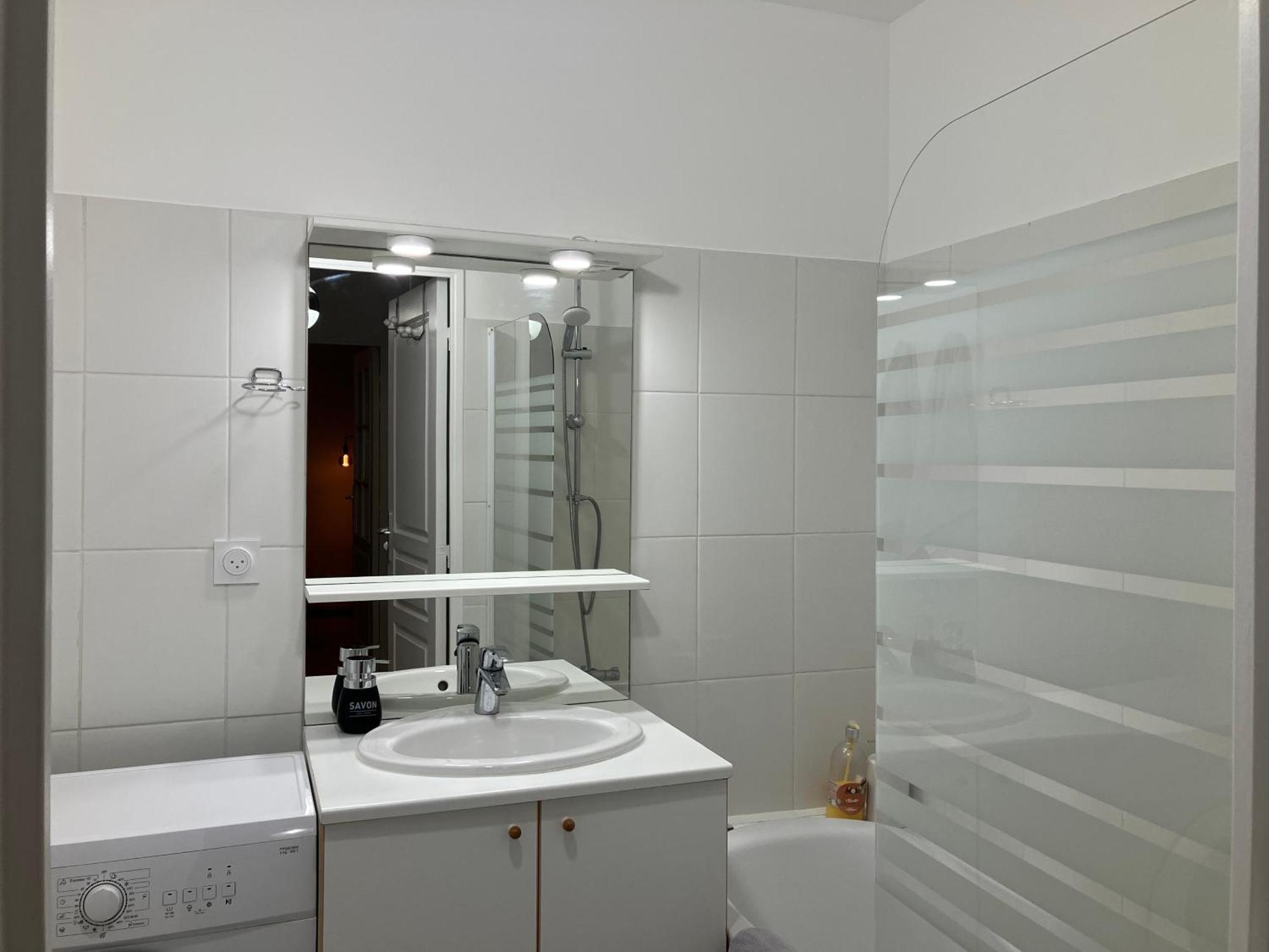 Appartement Avec Parking & Linge Inclus & Local Velos Blois Exteriör bild